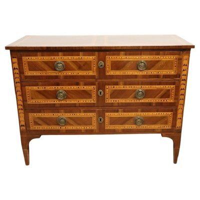 Antique Chest Of Drawers In Inlaid Walnut, 1700s