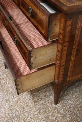Antique Chest Of Drawers In Inlaid Walnut, 1700s photo Furniture