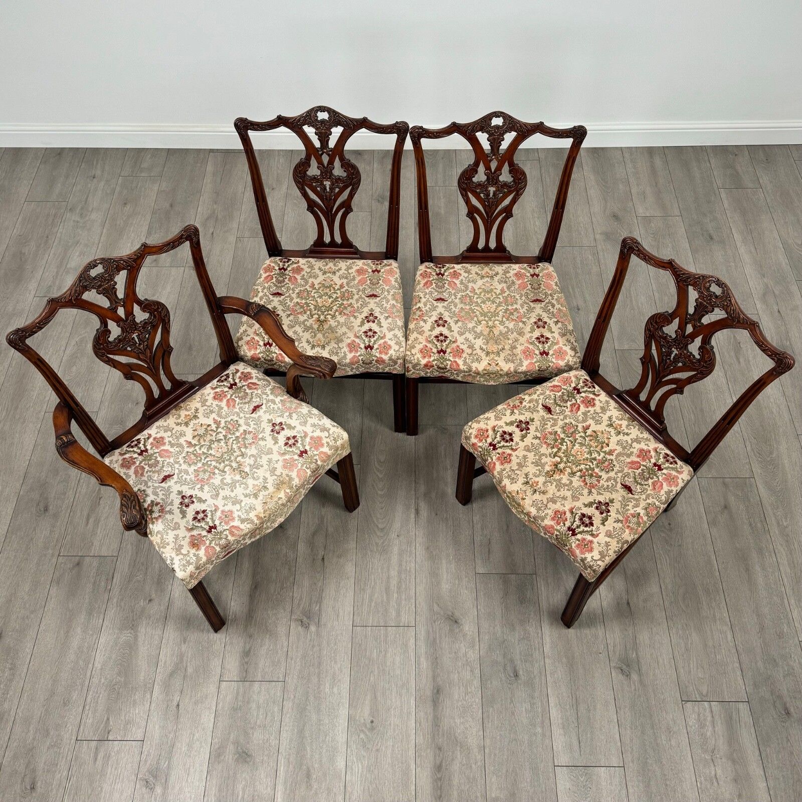 photo furniture Antique 20th Century Set Of 8 Chippendale Style Dining Chairs