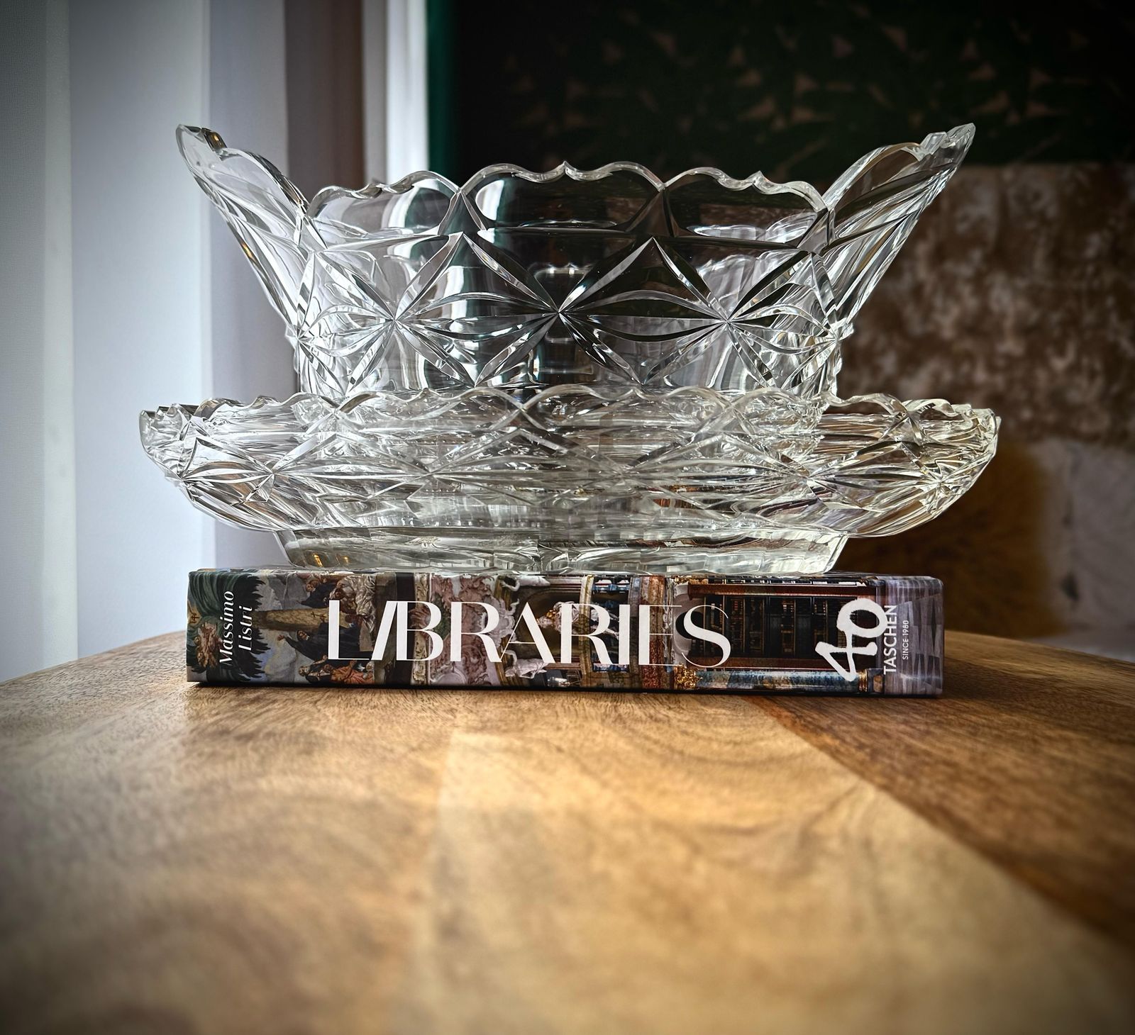 photo vintage Rare Set Of 3 Irish Georgian Cut Glass Bowls With Original Underplates, Circa 1780 1800