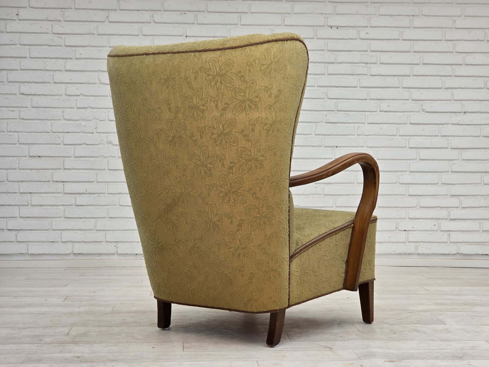 Ca. Jaren 1960, Deense Fauteuil, Lichtgroen Meubelvelours, Beukenhout. photo buy