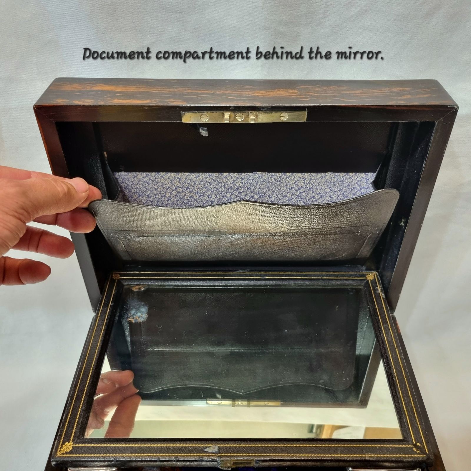 Antique Mid Victorian Coromandel Wood Travelling Fitted Vanity Box Of Exceptional Quality With Sensational Grain And In Beautiful Condition. photo for sale