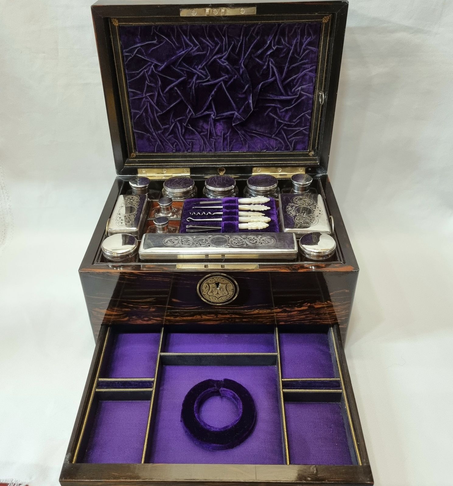 Antique Mid Victorian Coromandel Wood Travelling Fitted Vanity Box Of Exceptional Quality With Sensational Grain And In Beautiful Condition. photo buy
