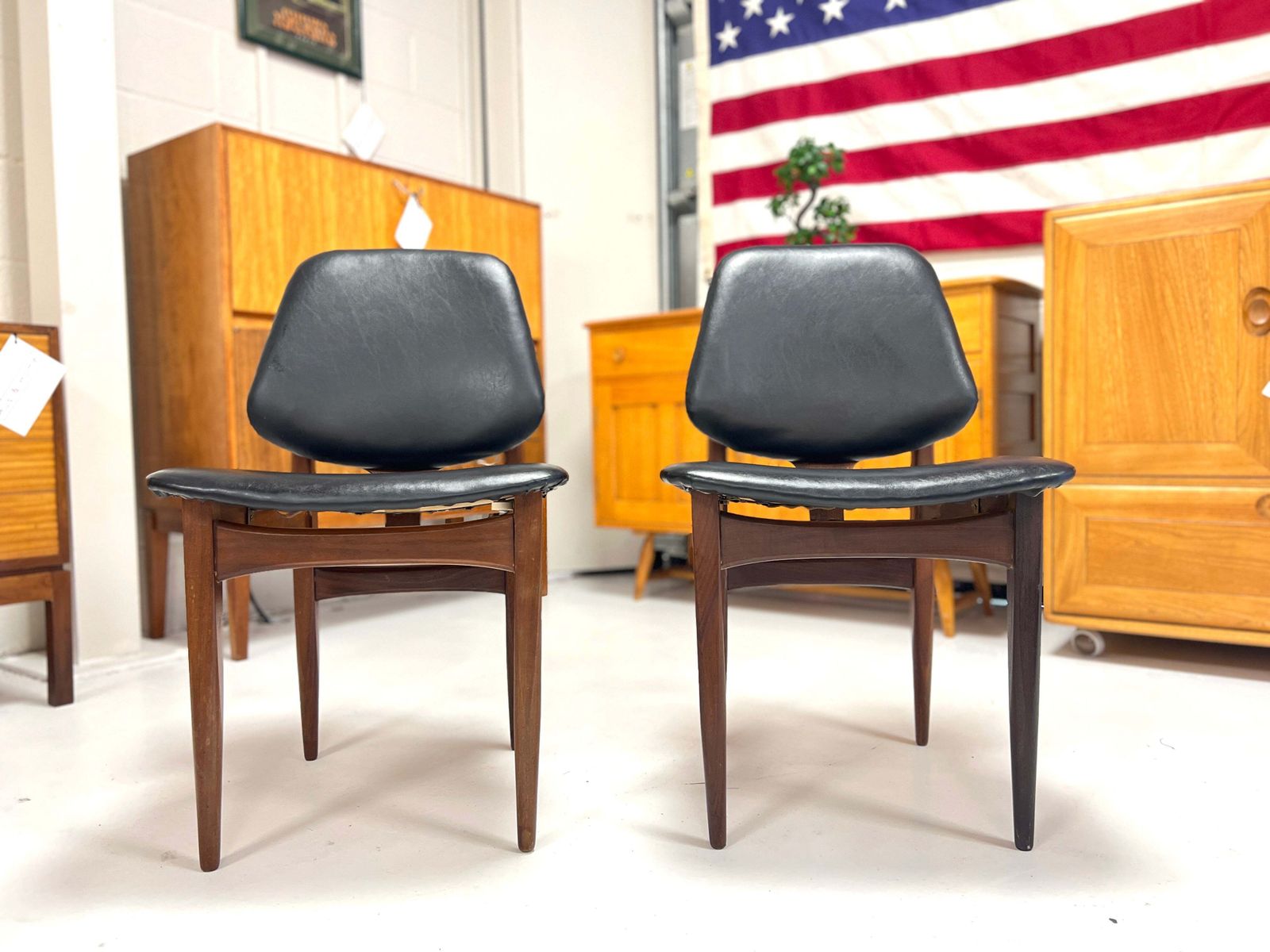 Pair Of Eilliotts Of Newbury, Teak And Leatherette Dining Chairs photo vinterior