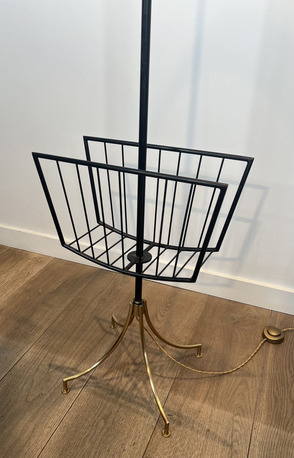 photo vintage Designer Floor Lamp In Black Lacquered Metal And Brass With Incorporating A Magazine Rack