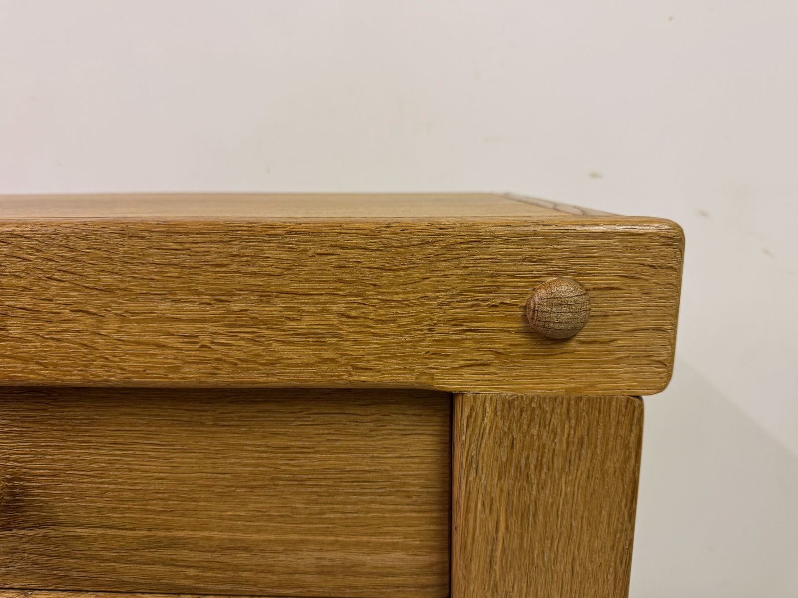 photo vinterior Brutalist Three Drawer Oak Chest Of Drawers