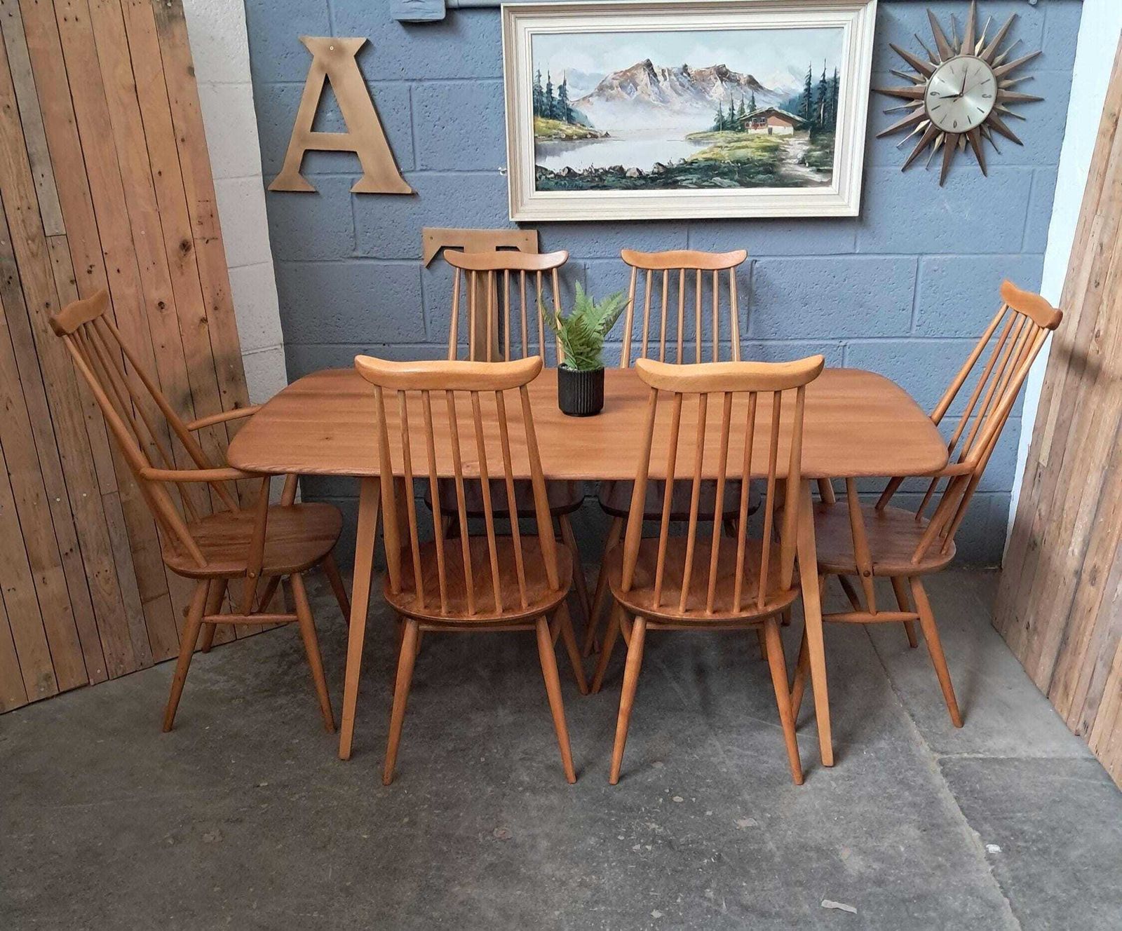 Beautiful Mid Century Vintage 1960s Ercol Plank Table & 6 Goldsmith Chairs In Excellent Condition photo furniture