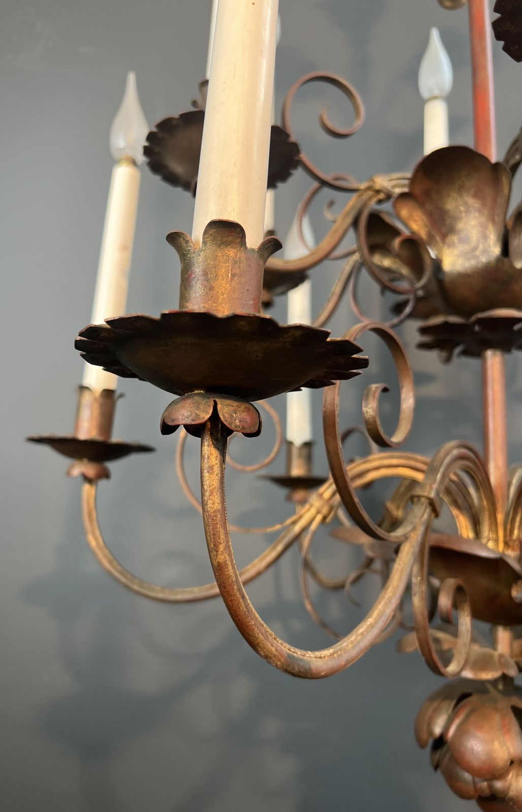 Important 2 Tier Gold Metal Chandelier With 12 Light Arms In The Style Of Maison Baguès photo vinterior