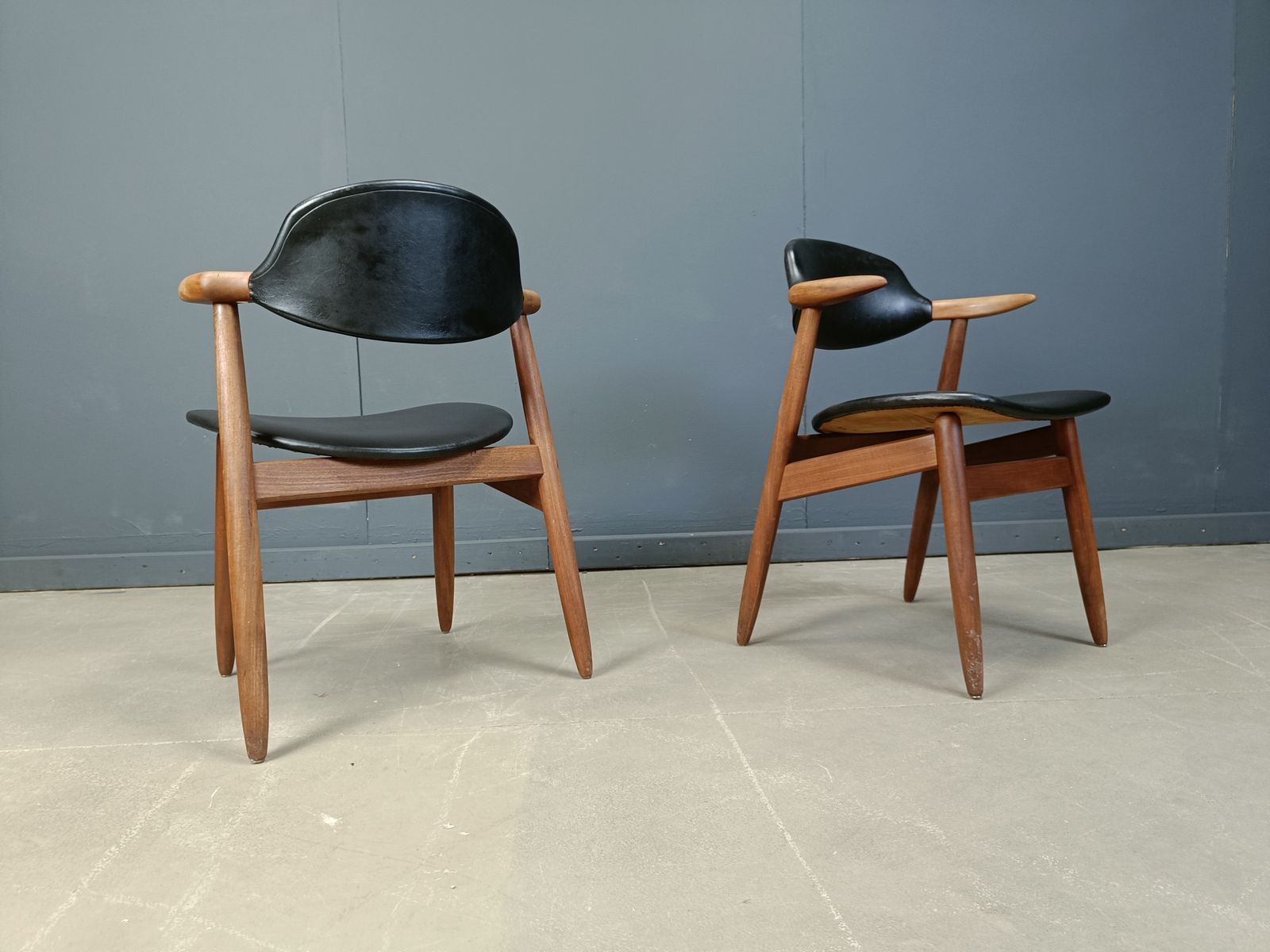 Vintage Cowhorn Dining Chairs By Tijsseling Meubelfabriek, Hulmefa, 1960s, Set Of 4 photo Furniture