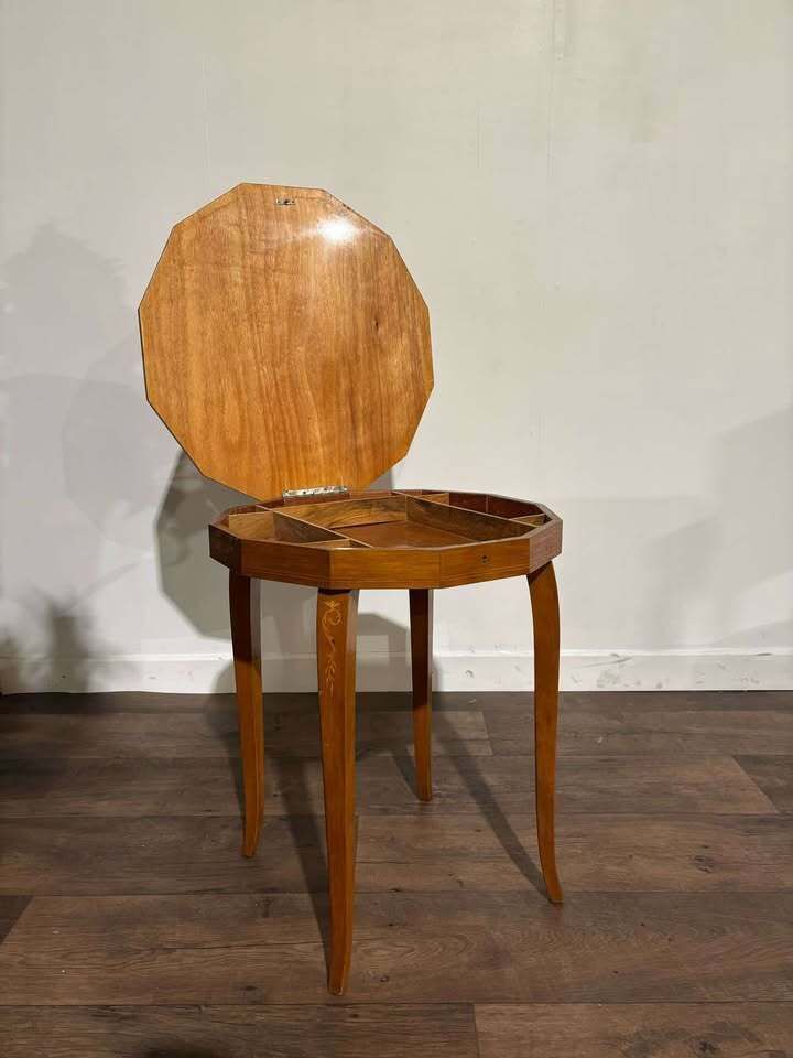 photo vinterior Marquetry Inlaid Sewing Table