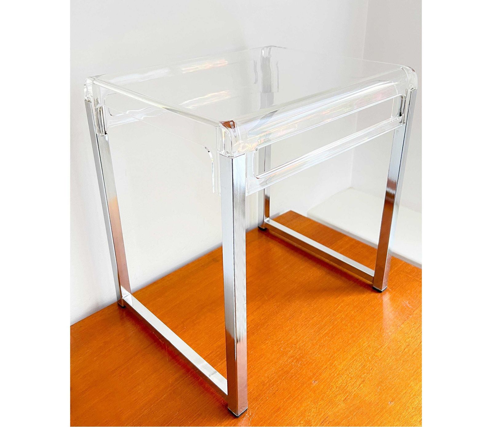 Vintage Bijzettafel Ontworpen Door Marc Berthier – Helder Acryl En Chroom – Jaren 60/70 – Prisunic