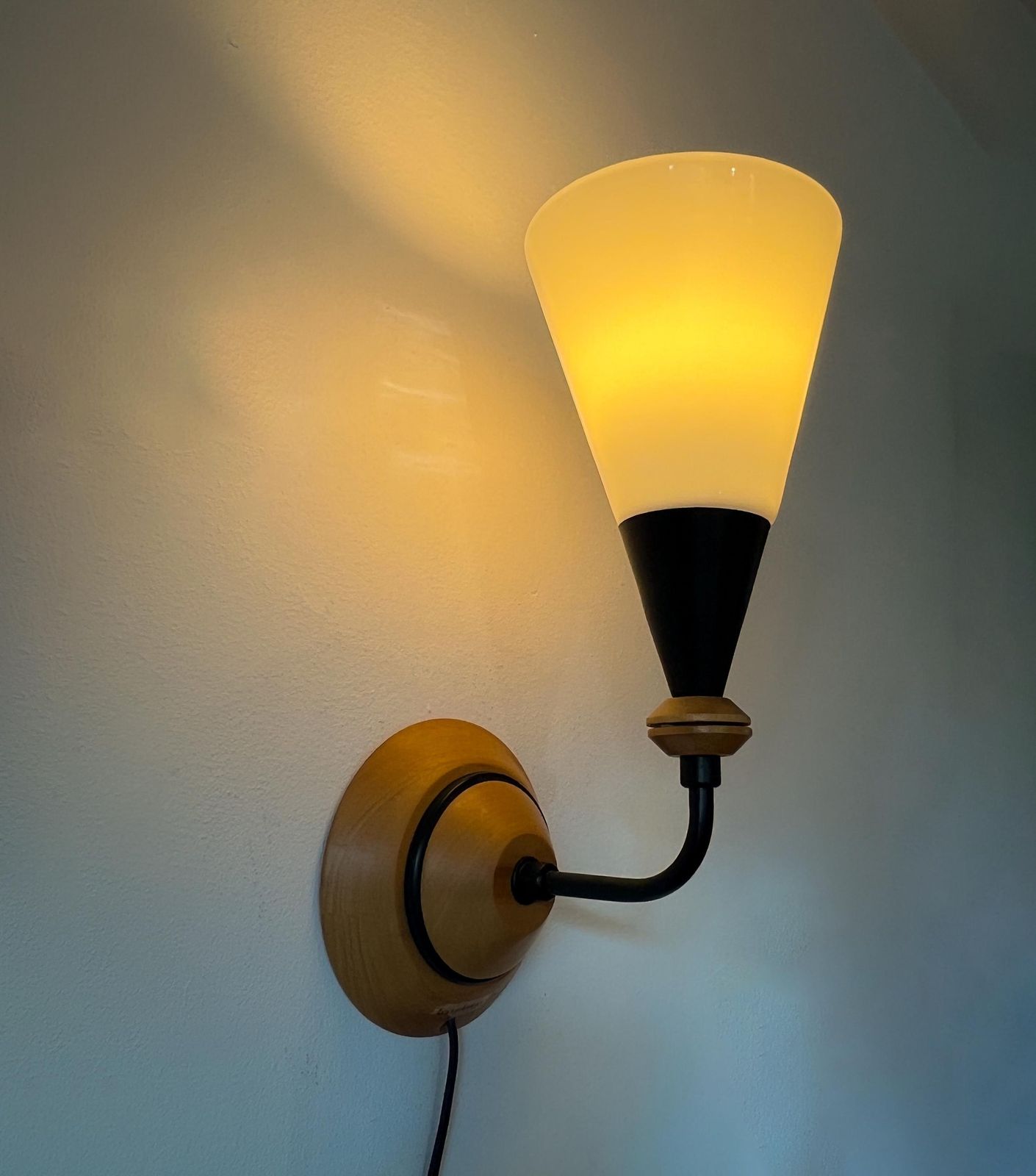Vintage Bony Design Wandlamp   Hout, Metaal, Opaalkleurig Glas   Dutch Design   Jaren 80   Mcm