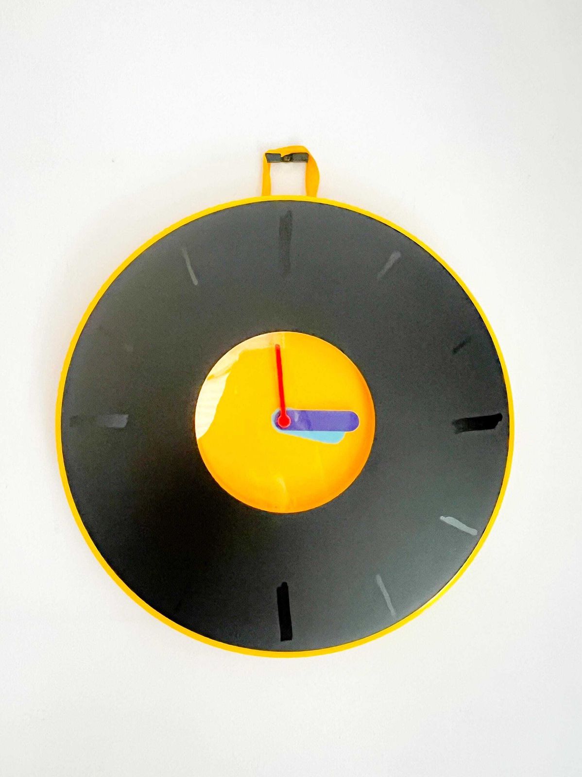 Vintage Ikea Pladdra Clock – Design By Chenyi Ke – Mint Condition – Yellow, Black – 90s – Memphis Style – Popart photo vinterior
