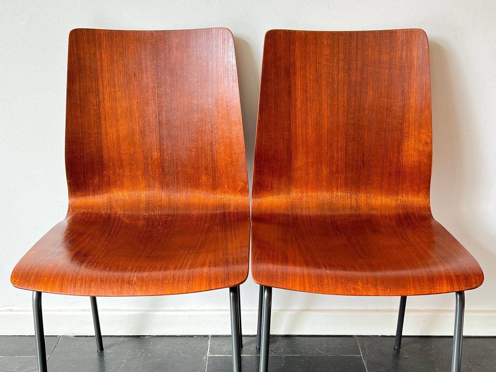 Vintage Auping Stoelen 'Euroika' (2 Beschikbaar) — Dutch Design Door Friso Kramer — Teakfineer, Metaal — 1963 photo Meubels
