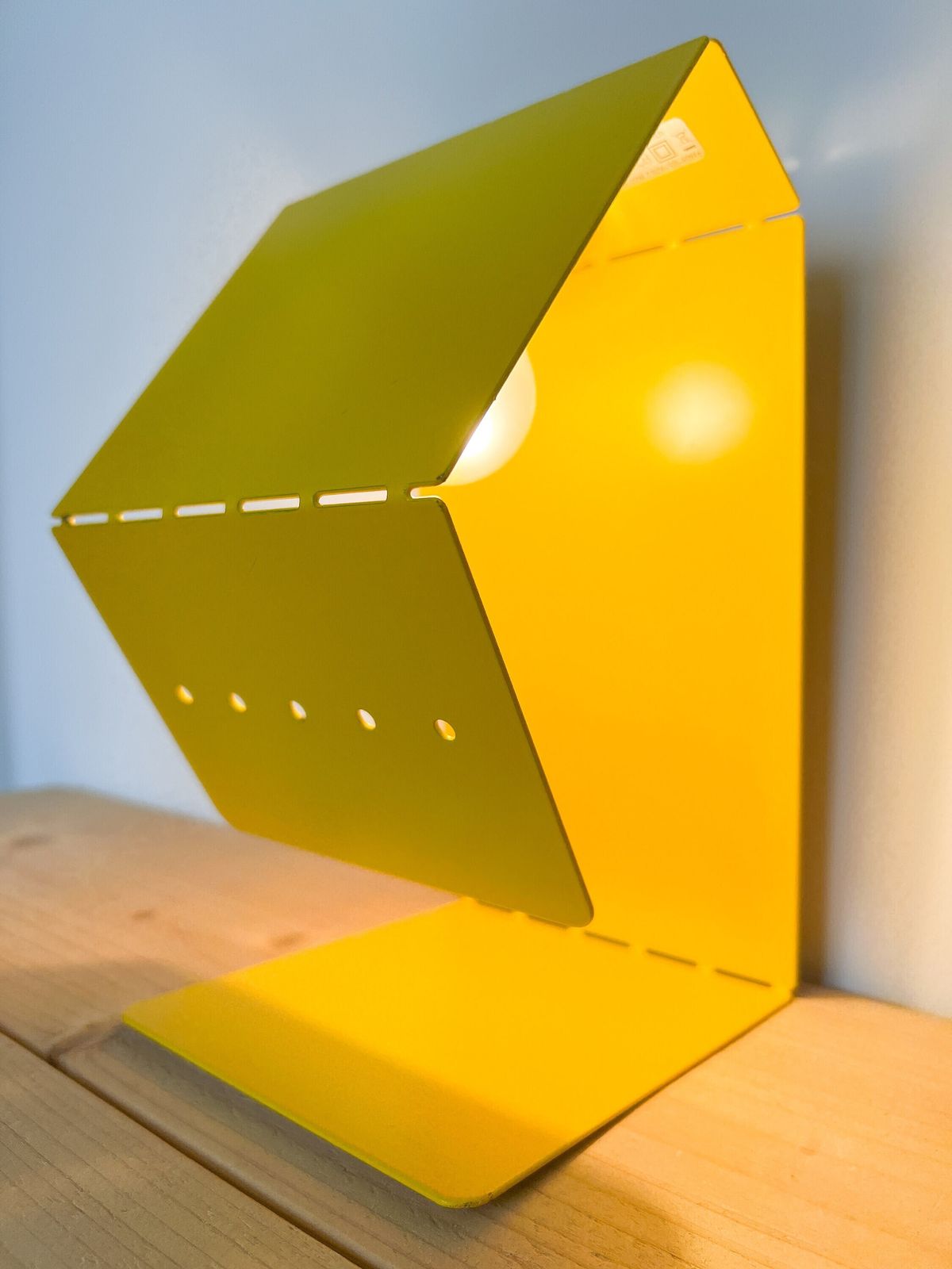 Vintage Tafellamp 'Teruki' – Geel – Frans Design – Metaal – Y2k photo furniture