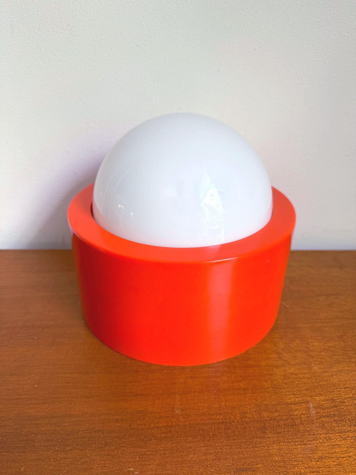 Vintage Plafondlamp In Felgroen Of Oranje Met Glazen Bol | Bakeliet | Jaren 70/80 photo for sale