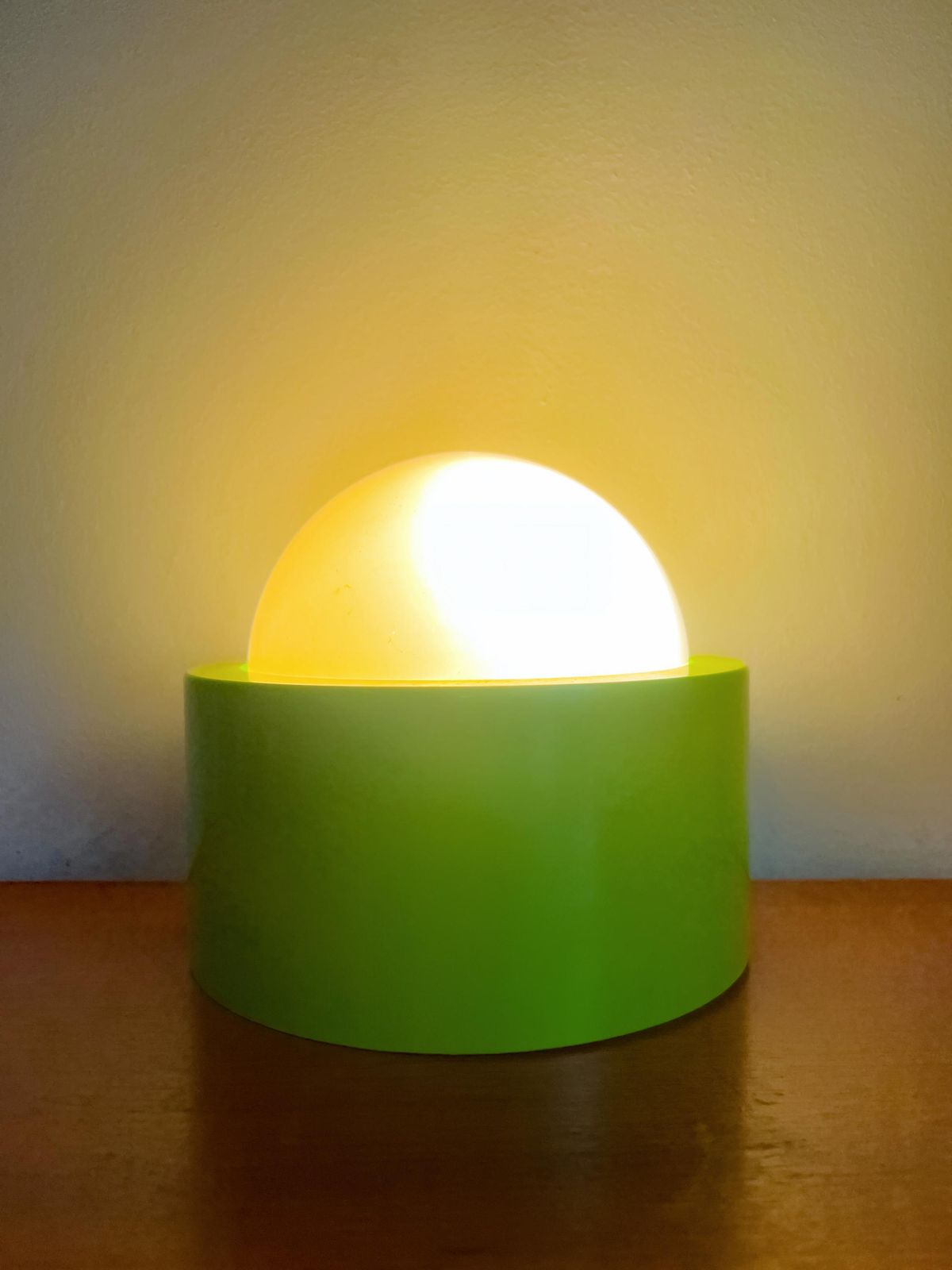 Vintage Plafondlamp In Felgroen Of Oranje Met Glazen Bol | Bakeliet | Jaren 70/80 photo Verlichting