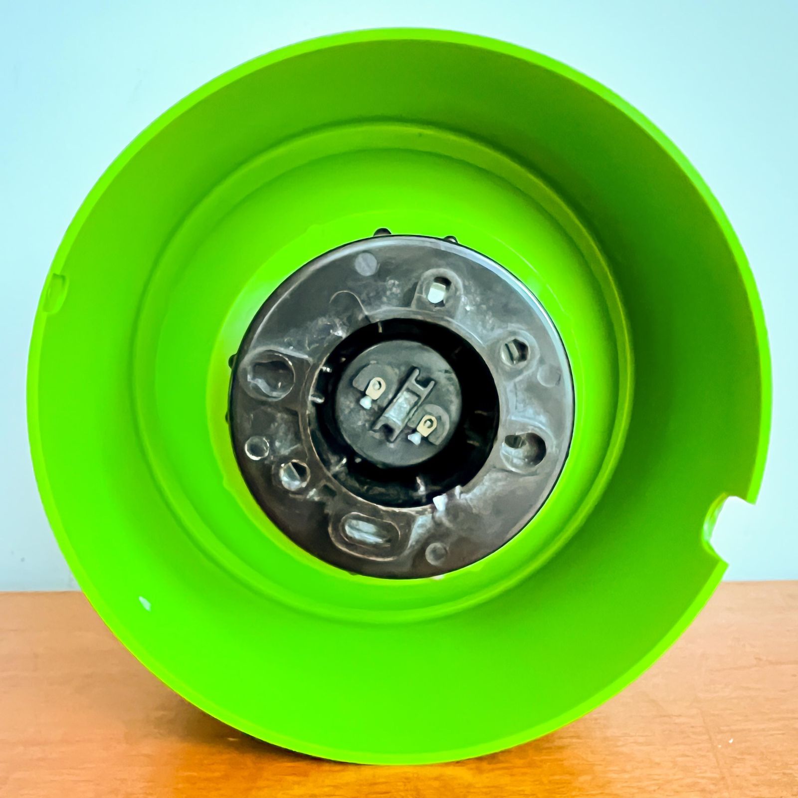 photo furniture Vintage Plafondlamp In Felgroen Of Oranje Met Glazen Bol | Bakeliet | Jaren 70/80