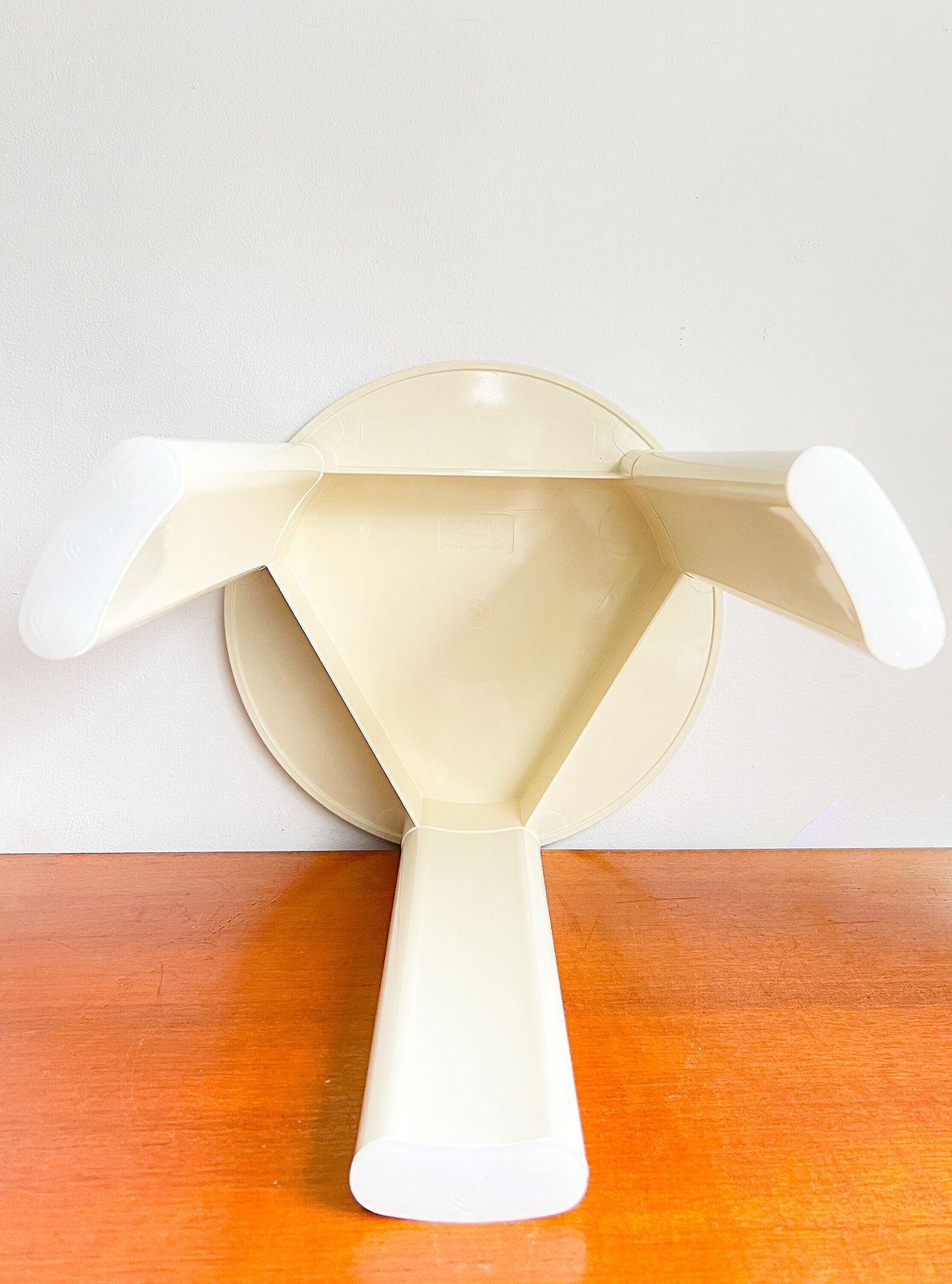 Vintage 'Gedy Italy' Kruk – Jaren 70 – Ontwerp Van Olaf Von Bohr – Wit – Trio – Driepoot photo 143.0