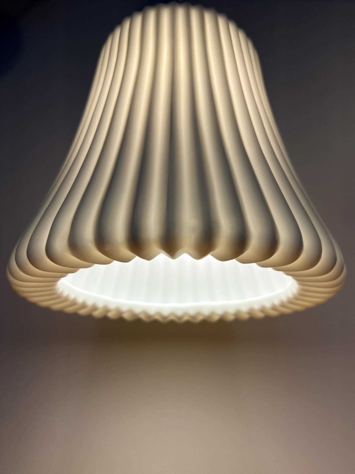 Zeldzame Vintage Ikea 'Bista' Geplooide Plafondlamp | Jaren 80/90 | Porselein | Uitstekende Staat photo for sale