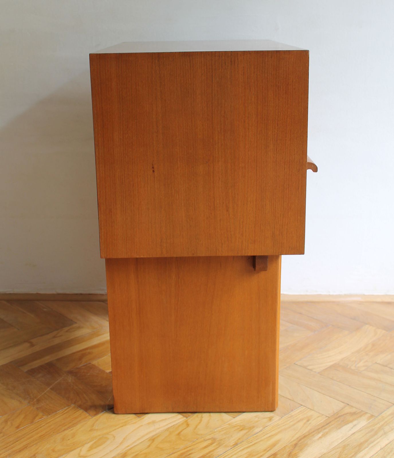 1930's Art Deco Side Cabinet, 1930s photo vinterior