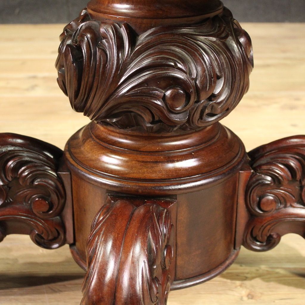 photo furniture 19th Century Extendable Mahogany Table