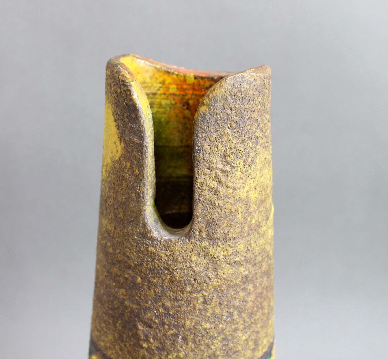 photo vinterior Mid Century Italian Earthenware Flower Vase By Aldo Londi For Bitossi (Circa 1950s)