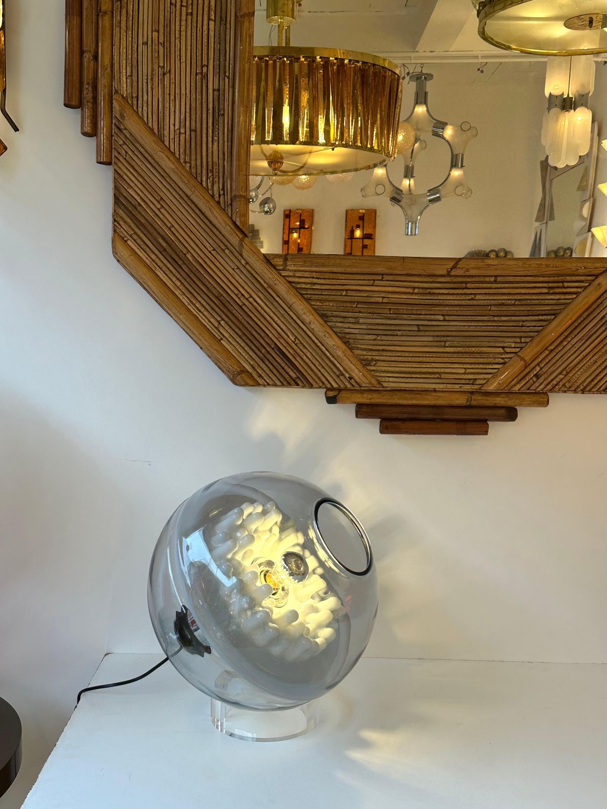photo furniture Space Age Murano Glass And Lucite Lamp By Leucos, Italy, 1970s