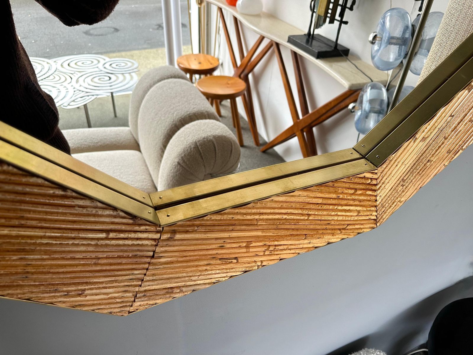 photo furniture Rattan And Brass Octogonal Wall Mirror By Vivai Del Sud. Italy, 1970s