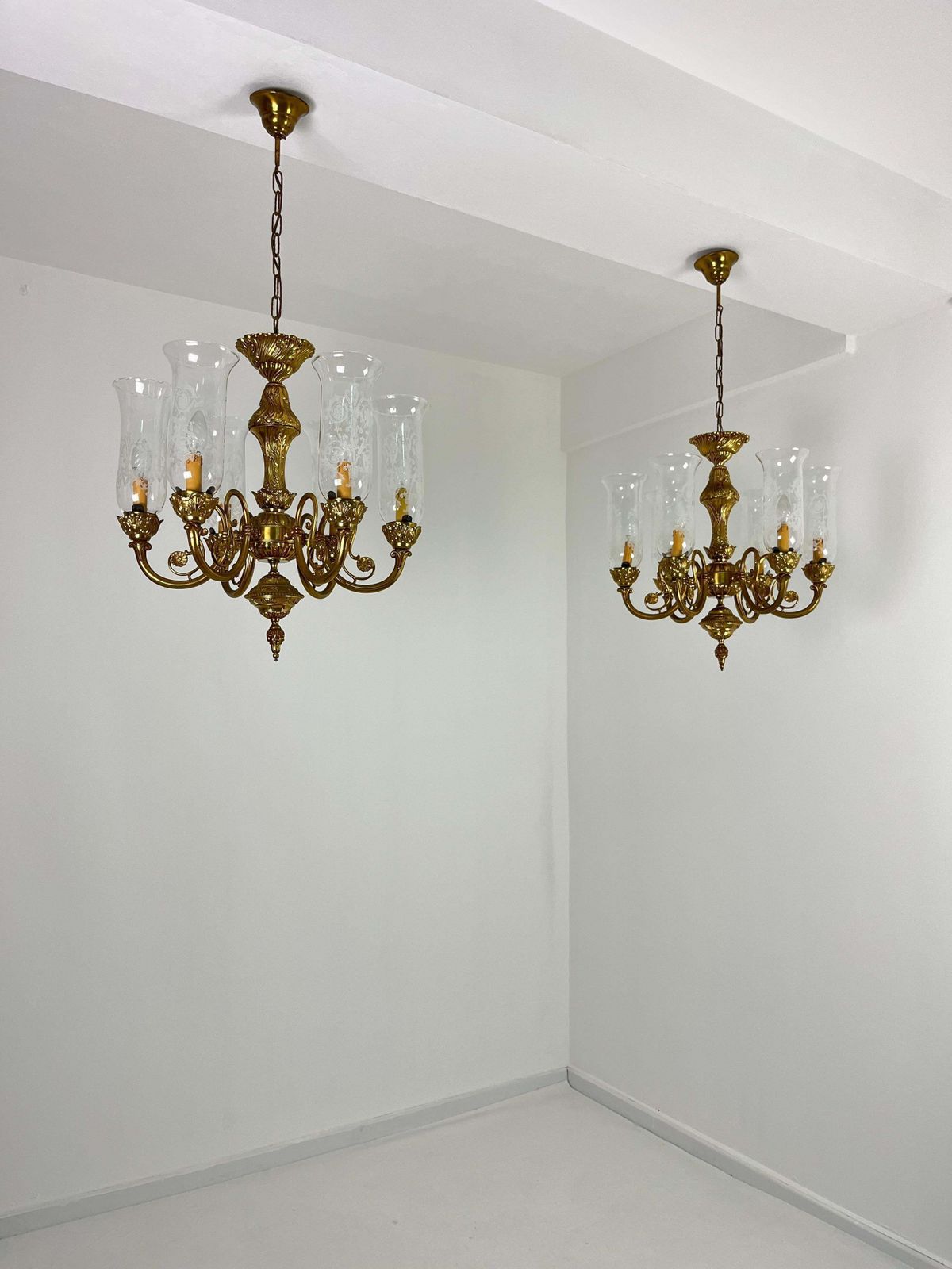 Lighting Set Of 2 Venetian Chandeliers 6 Lights Brass And Murano Glass 1960s photo