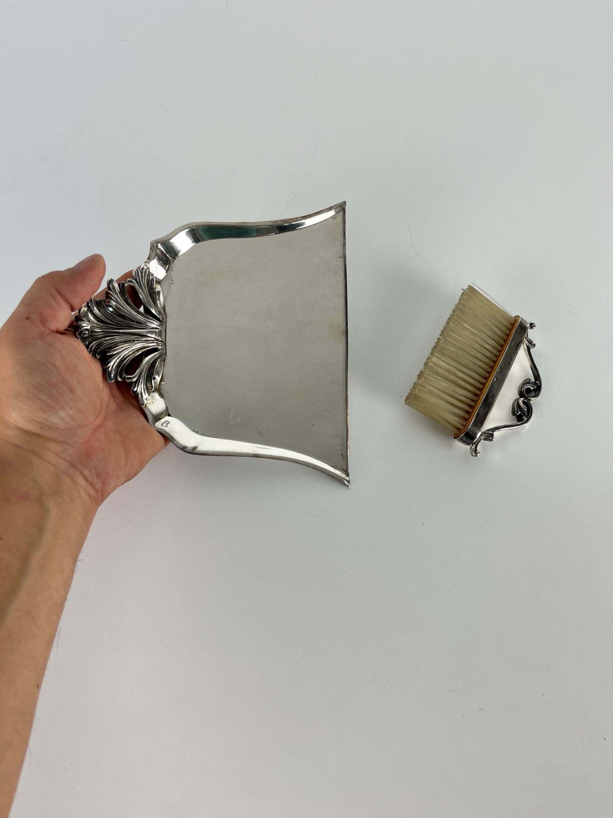 800 Silver Crumb Collector And Brush, Made In Italy, 1980s photo furniture