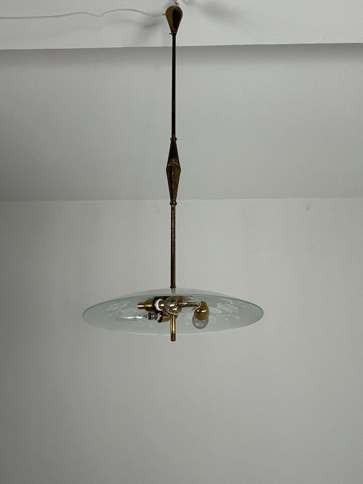 photo vintage Nile Green Murano Glass And Brass Chandelier Attributed To Pietro Chiesa 1950s