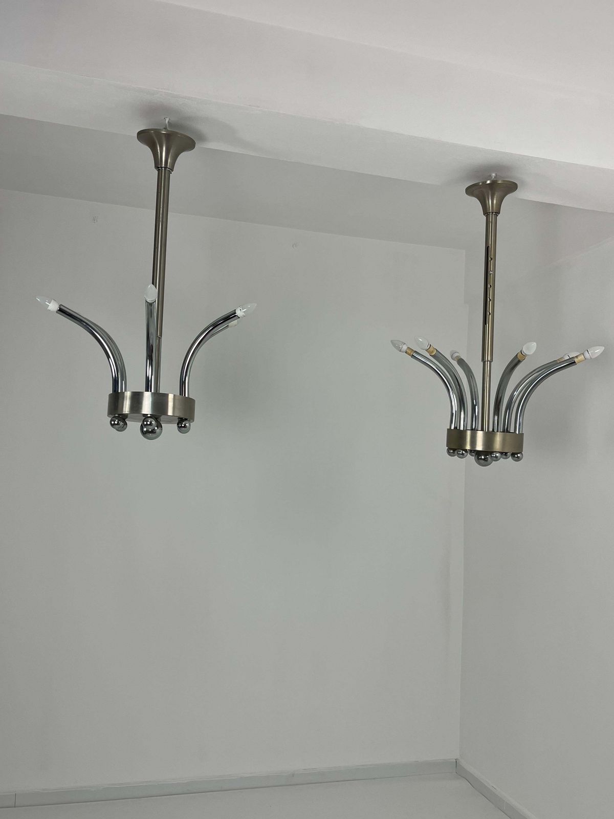 Set Of 2 Height Adjustable Chrome Metal Chandeliers Gaetano Sciolari 1970s photo vintage
