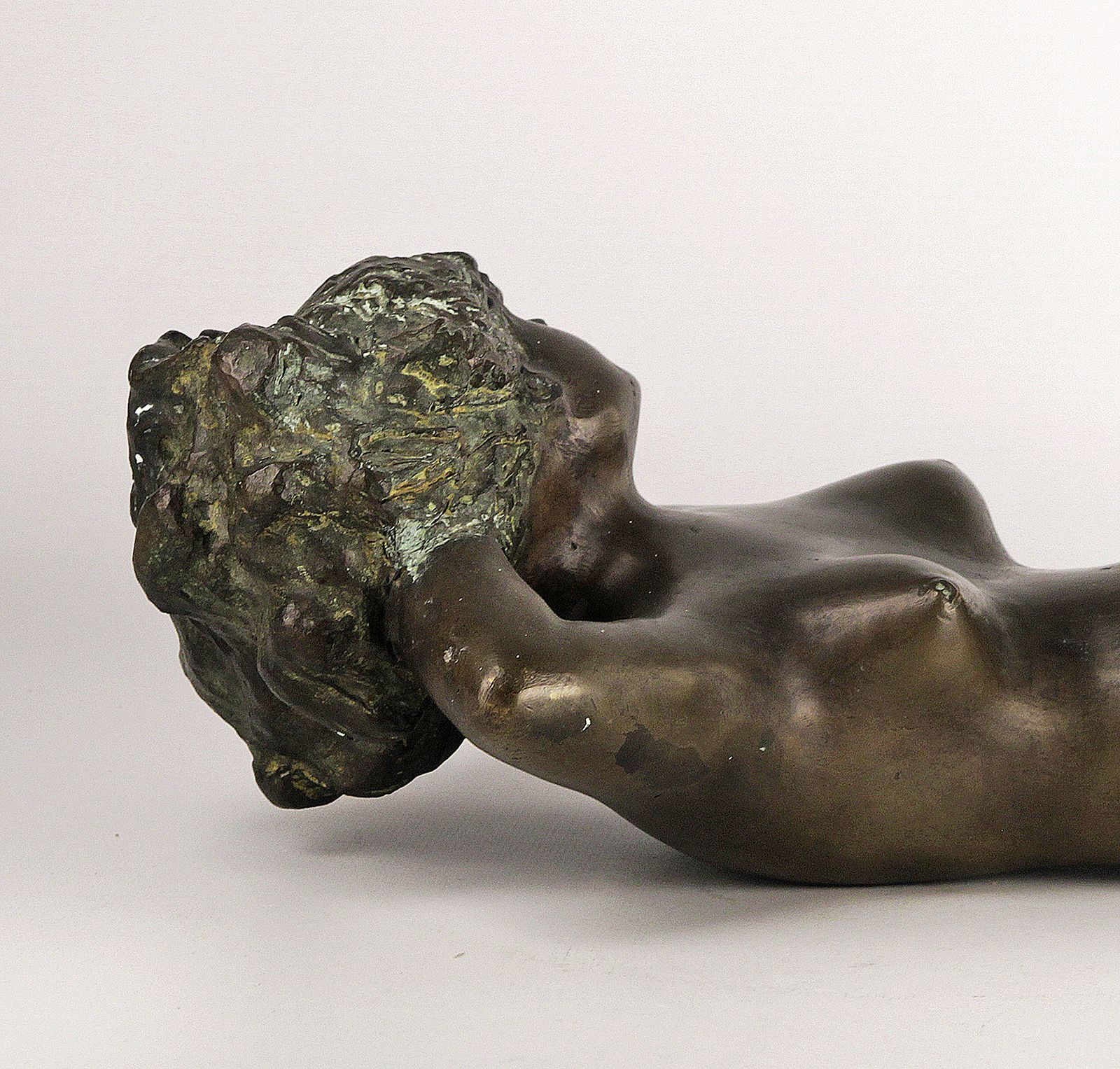 20th Century Bronze Figurative Sculpture Of A Lying Woman By Argentine Sculptor José Mariano Pagés photo vintage