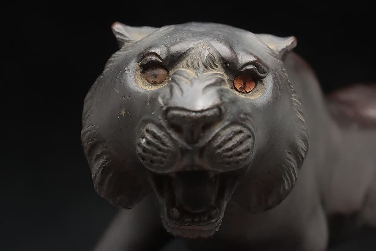 photo furniture Fine Japanese Meiji (Late 19thc) Bronze Tiger