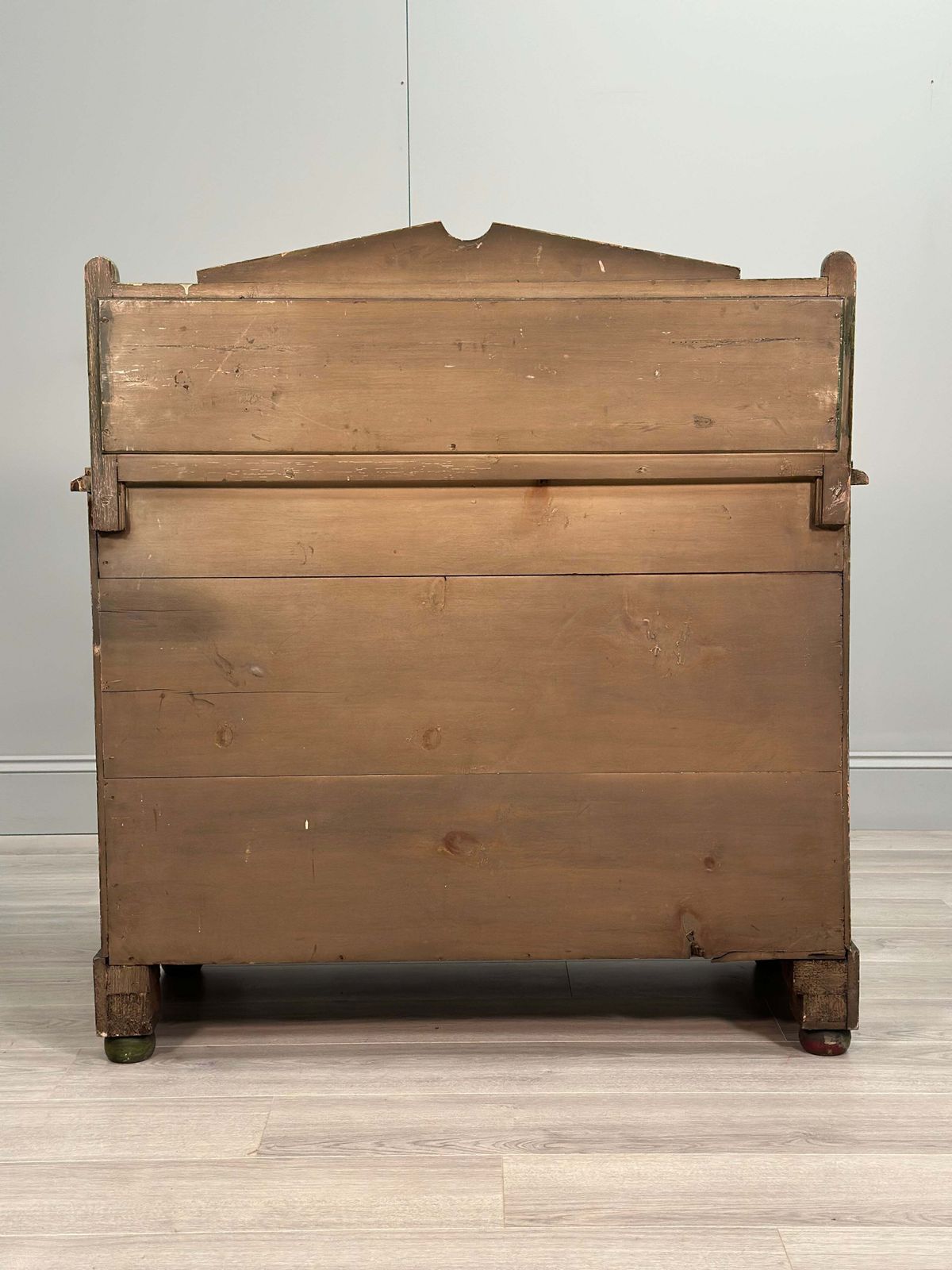 photo vinterior 19th Century Pine Chest Of Drawer’s In Green Scumble Paint