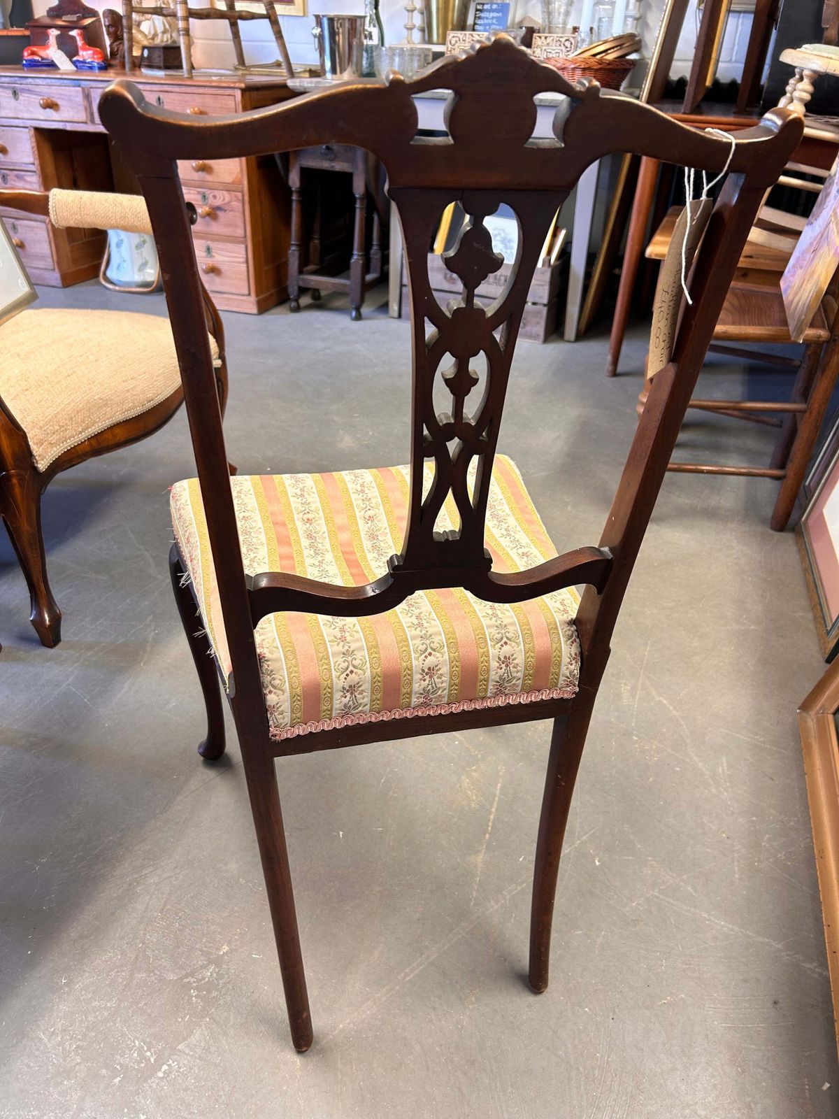 A Pair Of Pretty Pink Fabric Carved Wood Edwardian Chairs photo 145.0