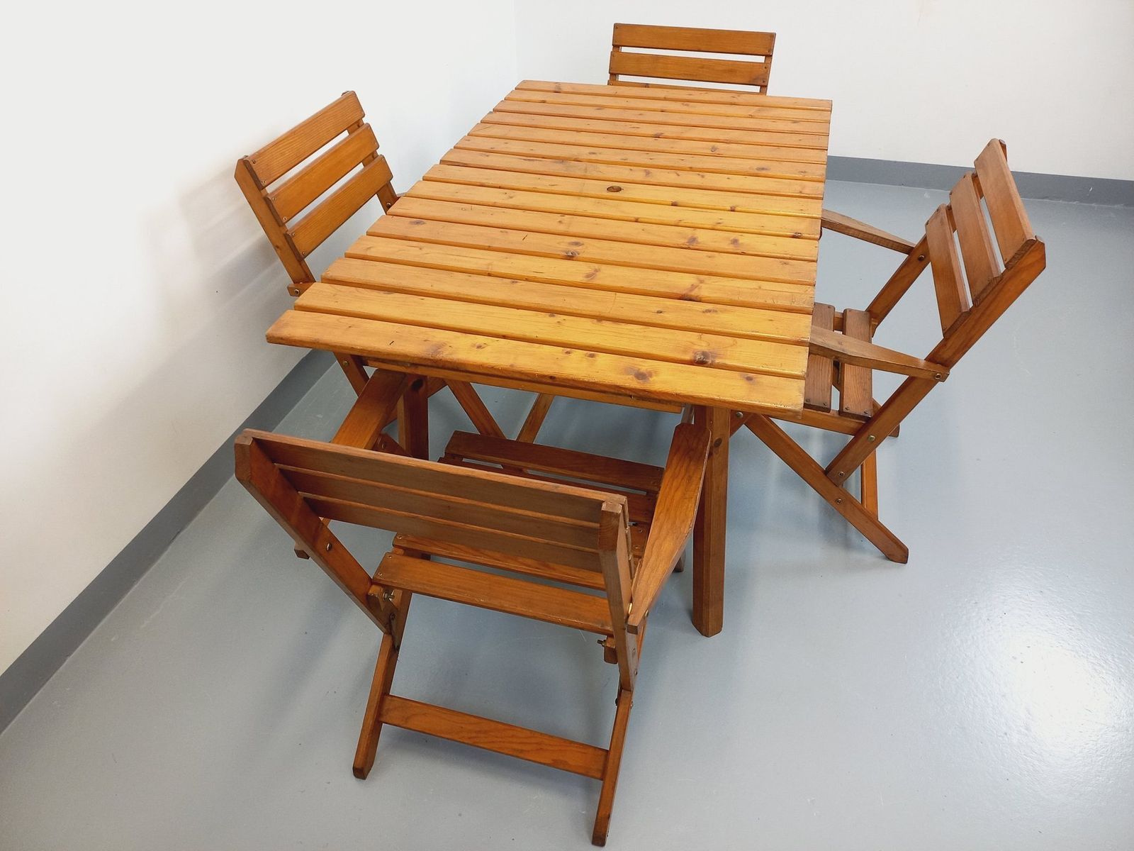 Garden Furniture Set Consisting Of A Table And 4 Wooden Armchairs photo furniture