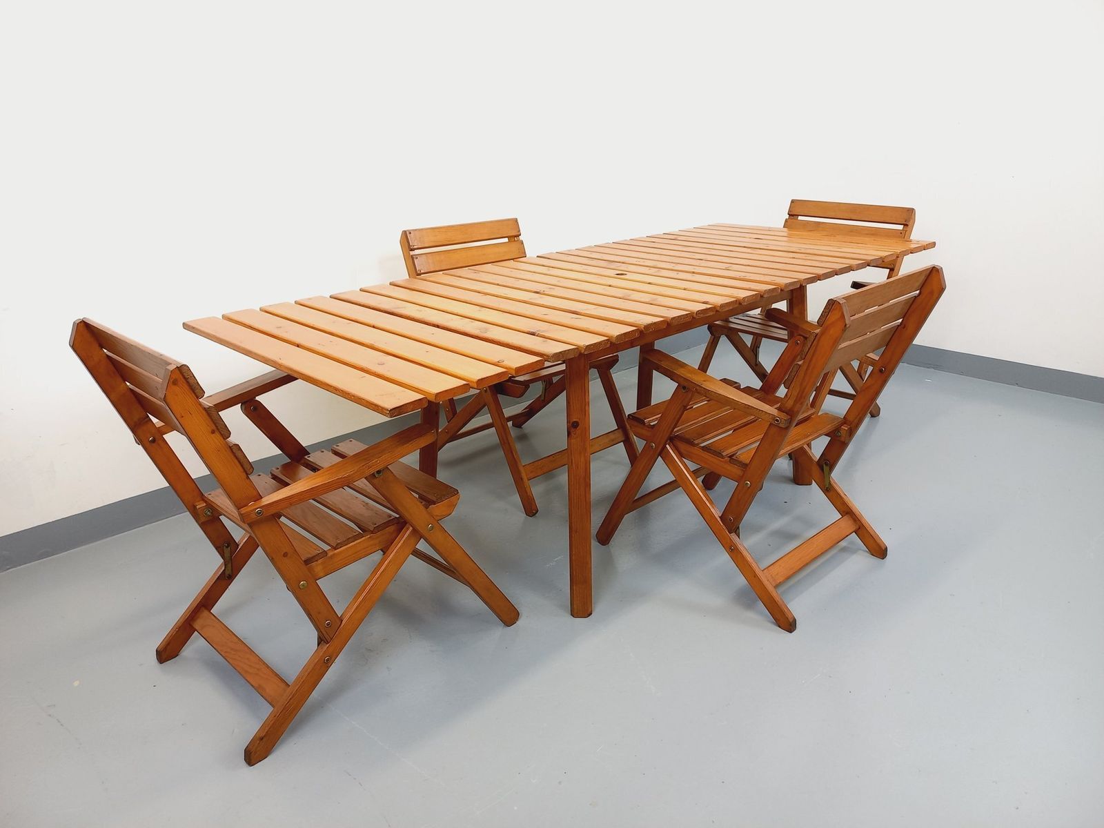 Garden Furniture Set Consisting Of A Table And 4 Wooden Armchairs photo Garden Furniture