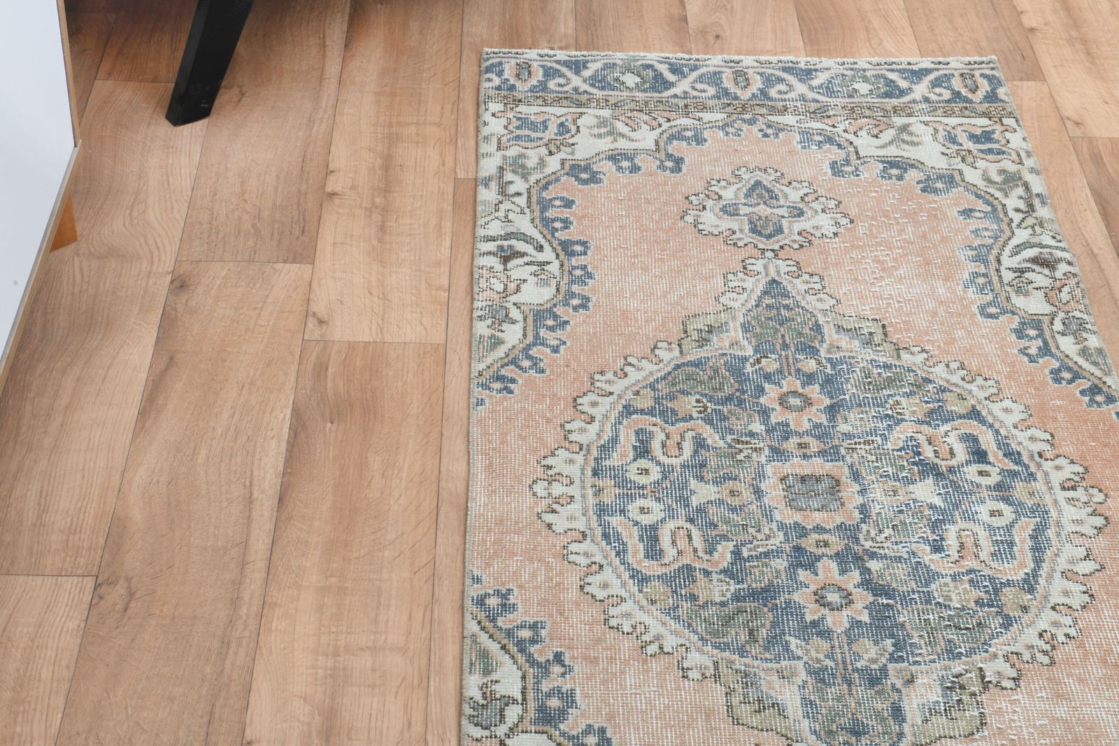 photo furniture 2'5x6'4 Ft, Farmhouse Decor Vintage Short Runner, Bathroom Rug, Kitchen Decor, Handmade Turkish Rugs, Wool, Medallion Style, Stair Decor, Hallway