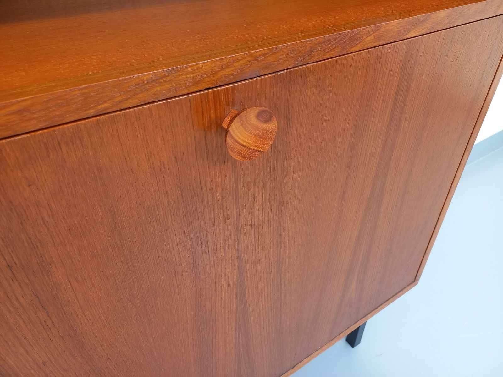 photo furniture Modernist Bookcase 2 In Teak And Black Metal Legs