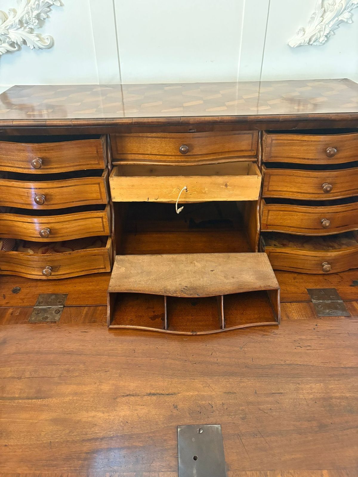 photo furniture Outstanding Quality Antique 18th Century French Walnut Inlaid Parquetry Bombe Shaped Bureau