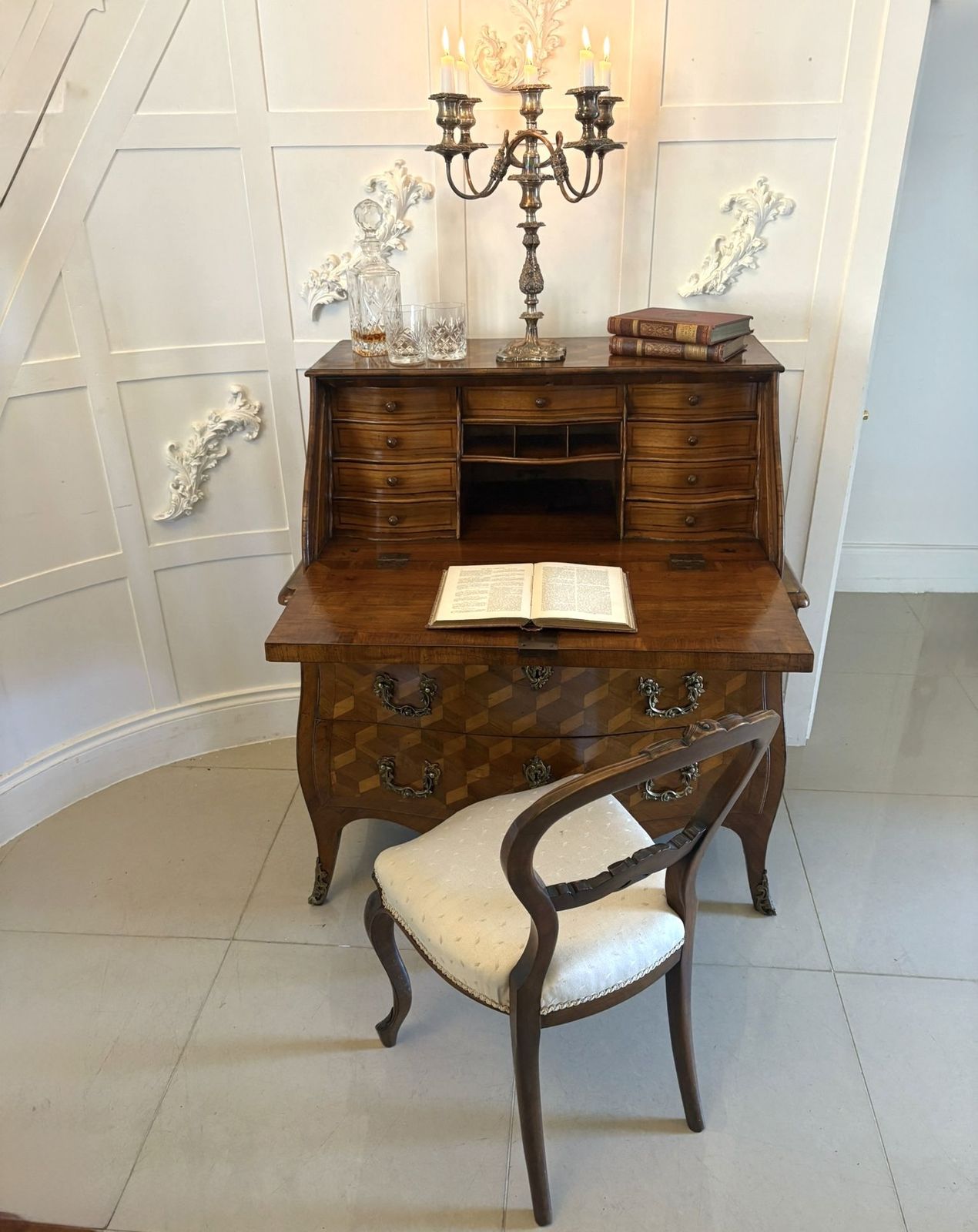 4450.0 Outstanding Quality Antique 18th Century French Walnut Inlaid Parquetry Bombe Shaped Bureau photo