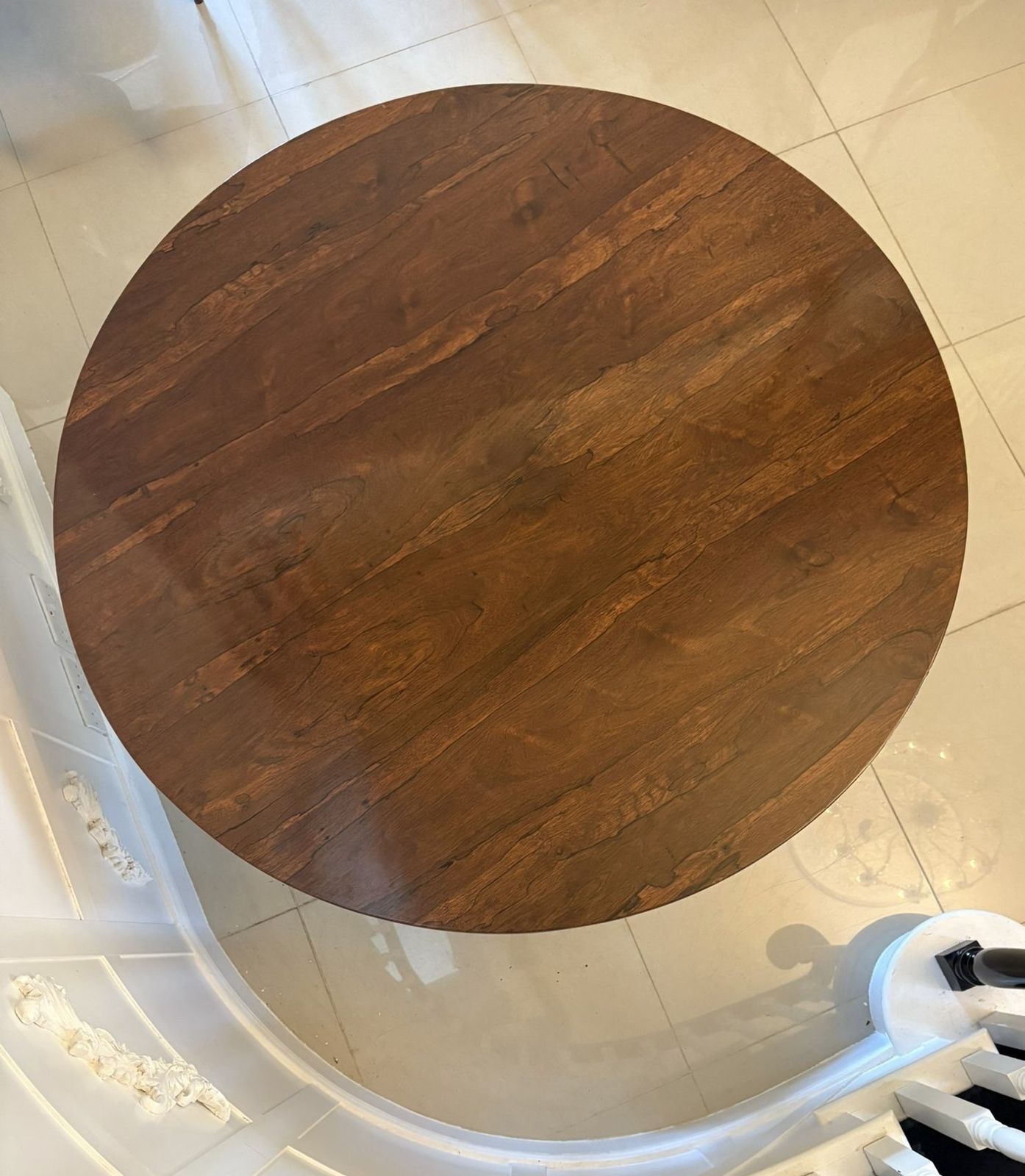 photo vinterior Outstanding Quality Antique 19th Century Carved Rosewood Circular Dining Table