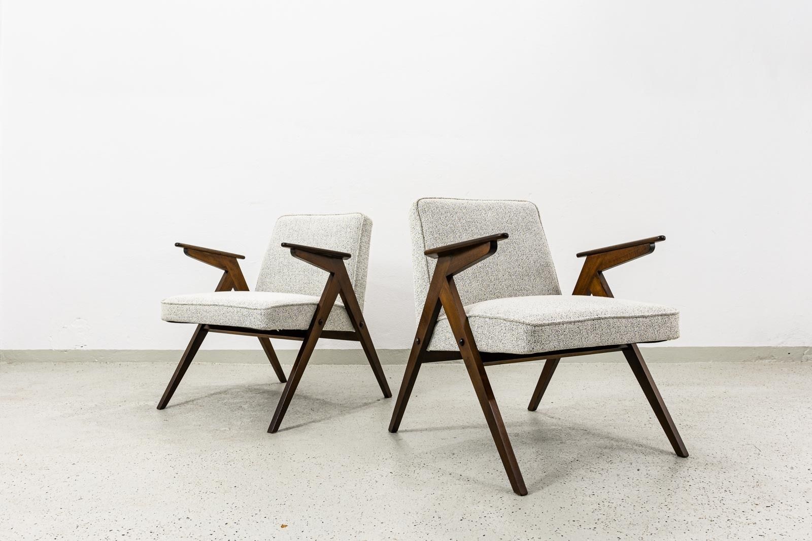 photo vintage Mid Century Modern Armchairs "Bunny" ,Poland, 1960s, Set Of 2