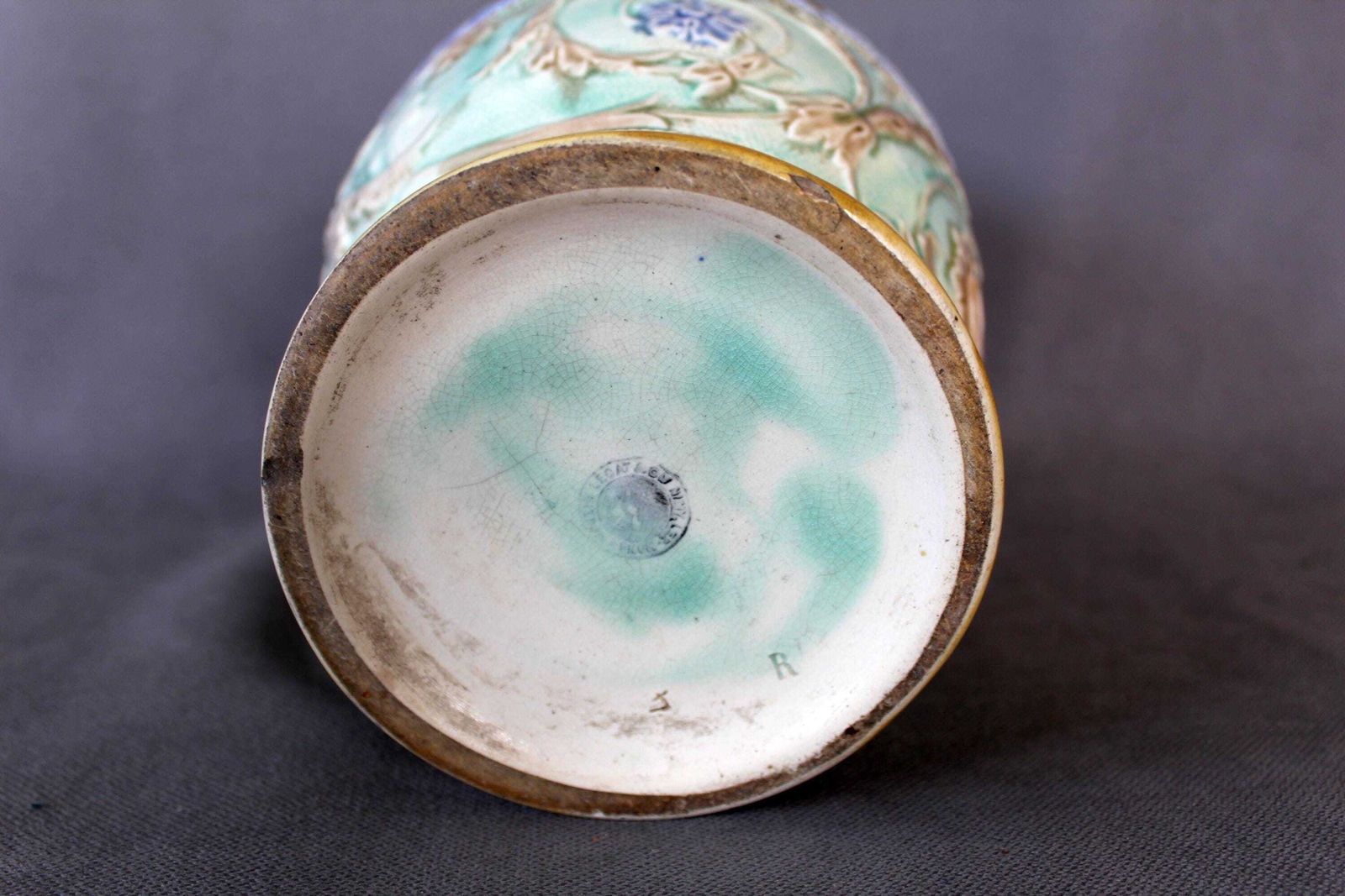 photo for sale Grote Antieke Mouzin Lecat Nimy Lez Mons België, Ca. 1851–1898, Majolica Keramische Kan / Waterkan, Verzamelobject, Victoriaans