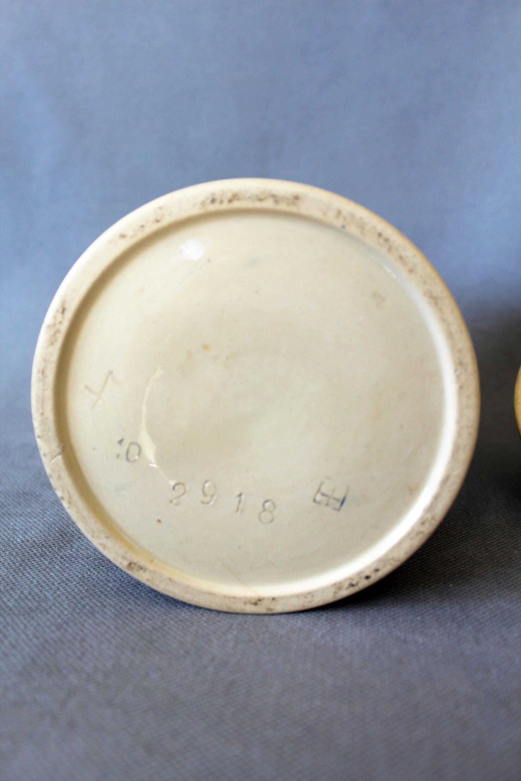 photo for sale Antiek Duits Steengoed Keramische Pot Met Deksel, Snuisterdoosje, Humidor/Tabakspot, Kobaltblauw En Crème Steengoed, Belgische Provincies, Gevleugelde Draken