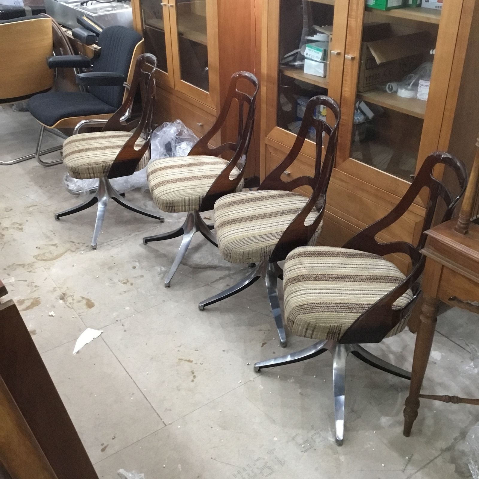 This Lovely Set Of Grafton W1s Stamped Est 4001 Model Dining Chairs Circa 1960. photo Furniture