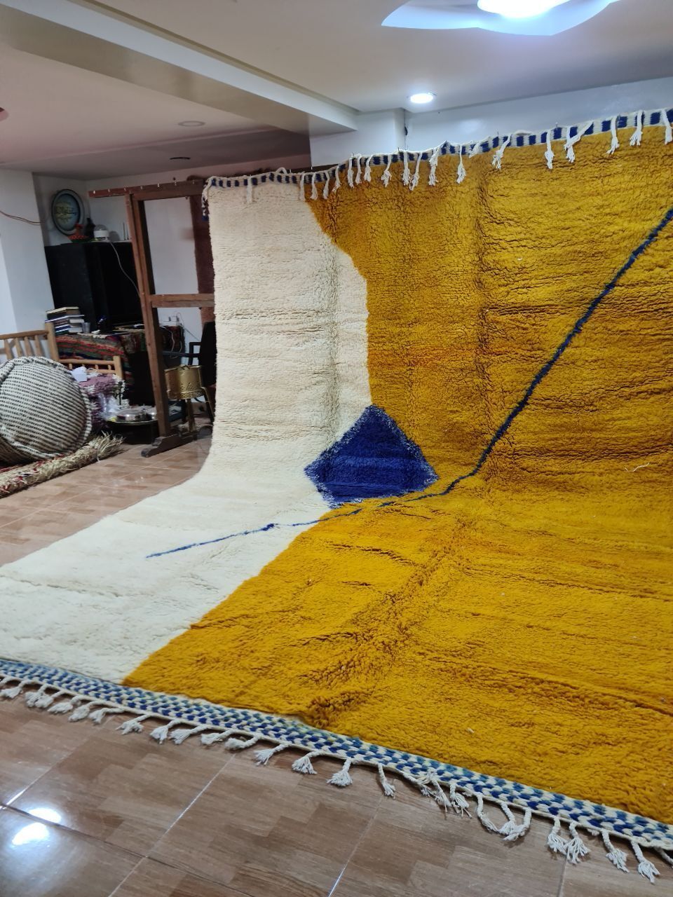 photo vinterior Large Handwoven Beni Ourain Moroccan Rug – 400x270 Cm – Abstract Geometric Design In Mustard, Cream & Indigo