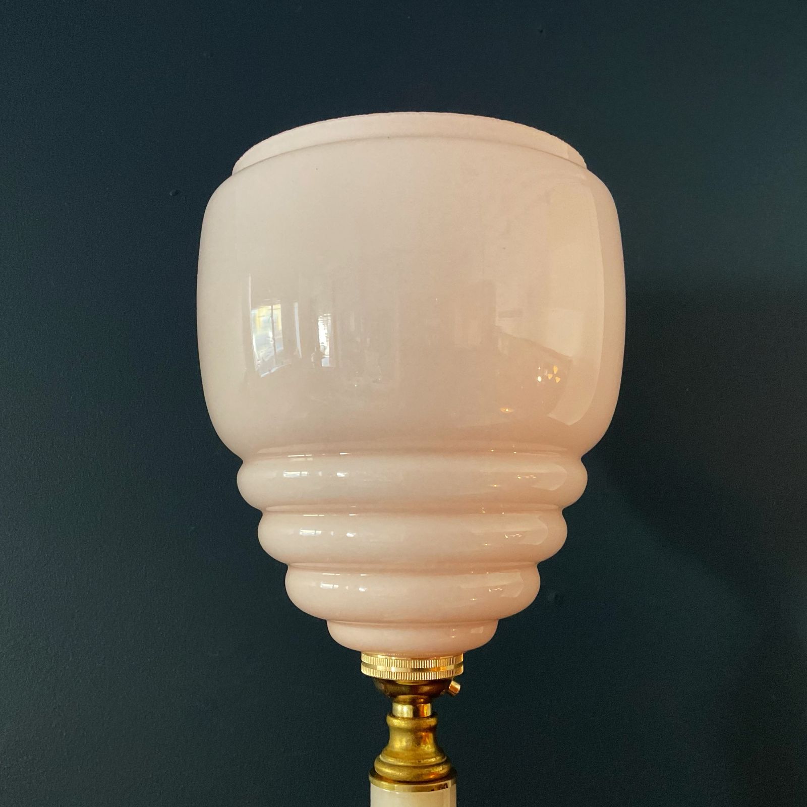 photo furniture A Sweet Pink Art Deco Table Lamp